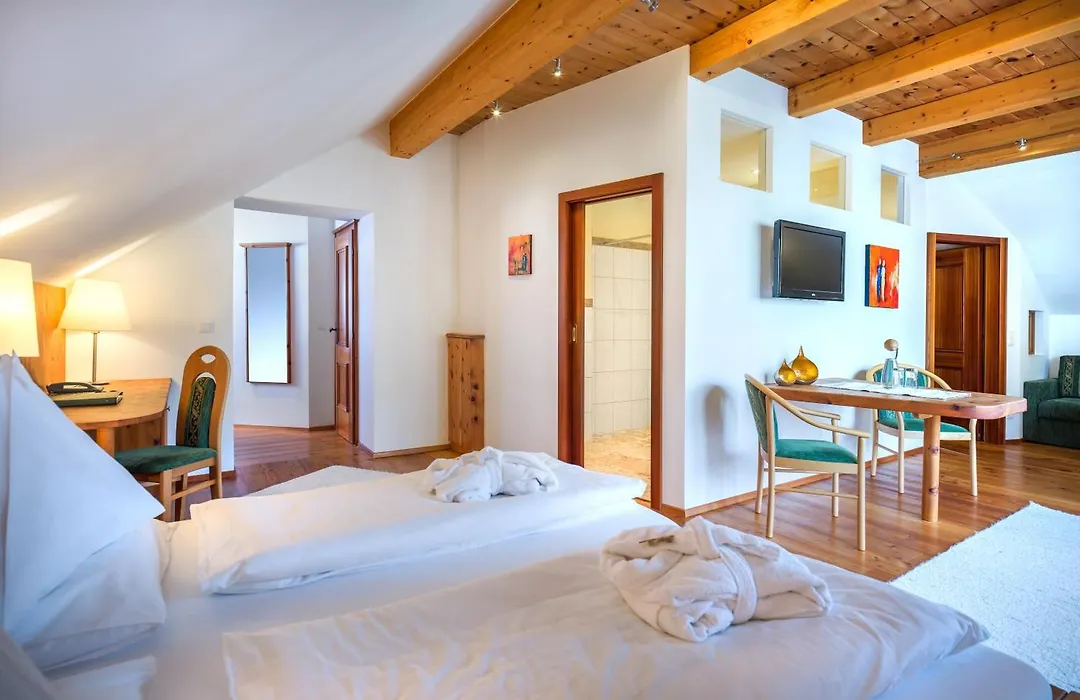 Hotel Häuserl im Wald-1